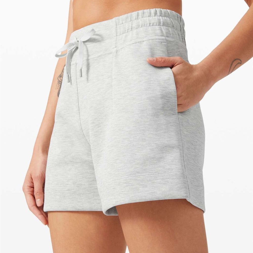 Lululemon Soft Ambitions 4 Inch Shorts